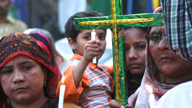 Pakistanische Christen gedenken der Opfer in Lahore