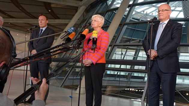 Die drei Fraktionsvorsitzenden auf der Pressekonferenz zur Einigung beim Rentenpaket 490x275