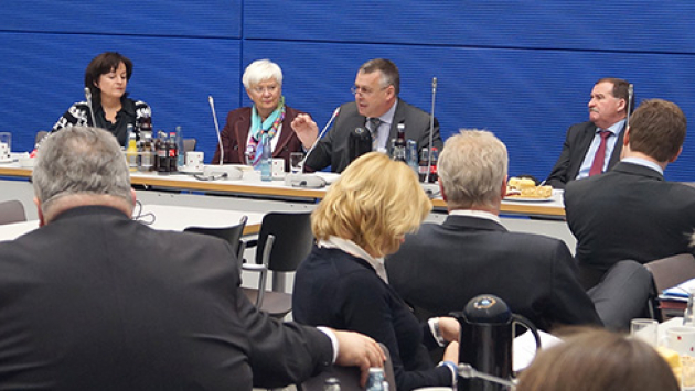 Die CSU-Landesgruppe im Gespräch mit dem Präsidenten des Bayerischen Bauernverbandes, Walter Heidl.