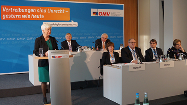 Gerda Hasselfeldt dankt den Vertriebenen auf der Bundesdelegiertentagung in Berlin für ihre wichtige Erinnerungs- und Versöhnungsarbeit 