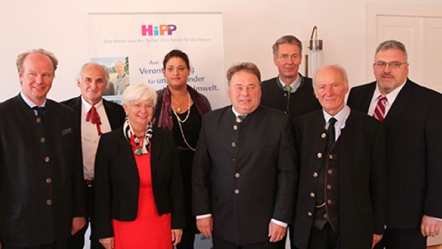 Foto, v.l.n.r.: Stefan Hipp, Karl Huober, Gerda Hasselfeldt, Nicole Stocker, Helmut Brunner, Dr. Franz Ehrnsperger, Prof. Dr. Claus Hipp,  Erich Irlstorfer  