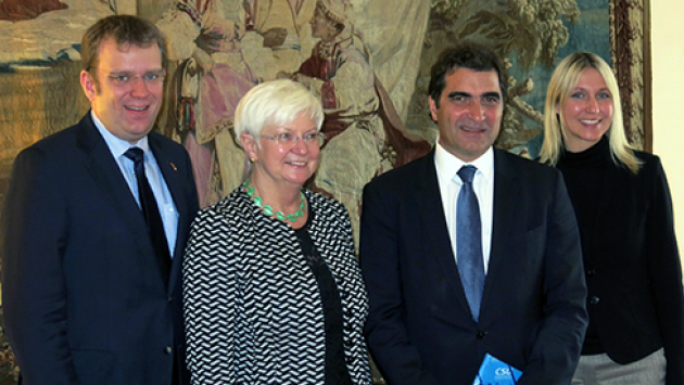 Die Delegation der CSU-Landesgruppe trifft in Paris den UMP-Fraktionsvorsitzenden. Dr. Reinhard Brandl, Gerda Hasselfeldt, Christian Jacob, Dr. Silke Launert, v.l.n.r.