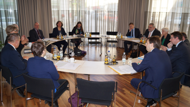 Hochrangige Delegation der CSU-Landesgruppe unter der Leitung der CSU-Landesgruppenvorsitzenden Gerda Hasselfeldt trifft sich zum Erfahrungsaustausch mit den Spitzen der Freien Wohlfahrtspflege Bayern_490x275