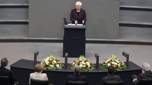 Gerda Hasselfeldt im Plenum des Deutschen Bundestages 490x275