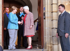 Gerda Hasselfeldt verabschiedet Angela Merkel