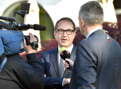 Alexander Dobrindt spricht vor der Presse