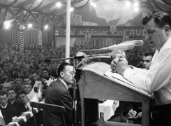 Franz Josef Strauß während einer Wahlkampfveranstaltung in Rosenheim