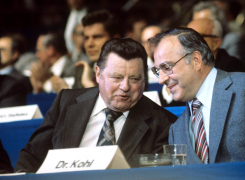 Helmut Kohl und Franz Josef Strauss beim Wahlkongress der CSU 1976