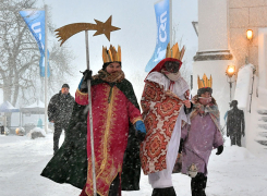 Sternsinger im verschneiten Seeon