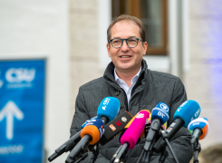 Alexander Dobrindt beim Abschluss-Statement in Kloster Seeon