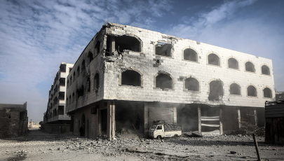 Zerstörtes Haus nach einem Luftangriff in Duma, Syrien