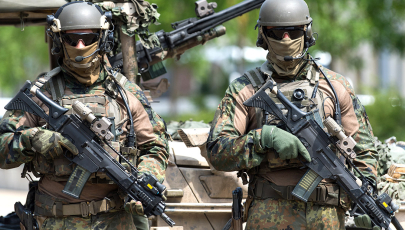 Spezialkräfte der Bundeswehr präsentieren sich beim Tag der Bundeswehr auf dem Gelände des Militärhistorischen Museum