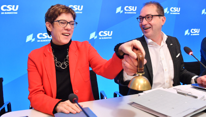 Annegret Kramp-Karrenbauer und Alexander Dobrindt während der Klausurtagung in Kloster Seeon 2019