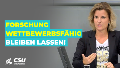 Daniela Ludwig am Rednerpult im Plenum des Deutschen Bundestages