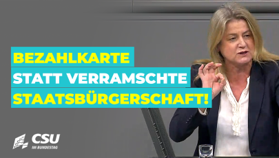 Mechthilde Wittmann am Rednerpult im Plenum des Deutschen Bundestages