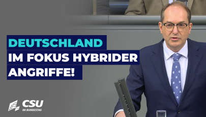 Alexander Dobrindt am Rednerpult im Plenum des Deutschen Bundestages