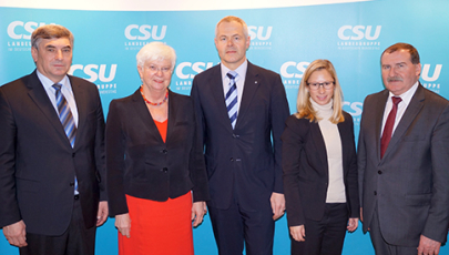 Die Vorsitzender der CSU-Landesgruppe, Gerda Hasselfeldt, der Parlamentarische Geschäftsführer, Max Straubinger, und der wirtschaftspolitische Sprecher der CSU-Landesgruppe, Karl Holmeier, begrüßten die Vertreter des DEHOGA Bayern.