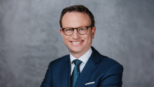 Dr. Hans Theiss